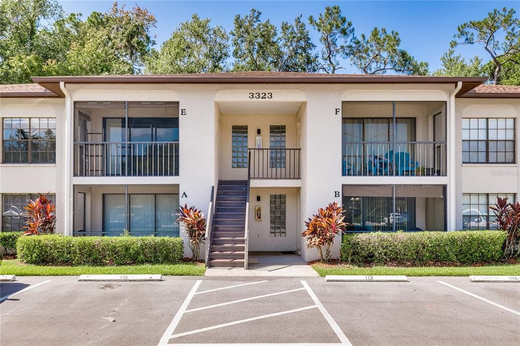 3323 CRYSTAL COURT E UNIT E PALM HARBOR, FL 34685