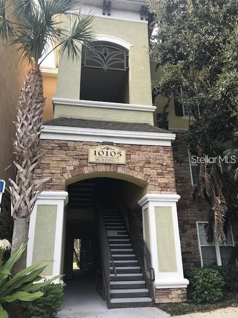 10105 COURTNEY OAKS CIRCLE UNIT 301 TAMPA, FL 33619