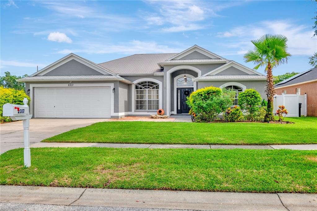 2317 TOWERING OAKS CIRCLE SEFFNER, FL 33584