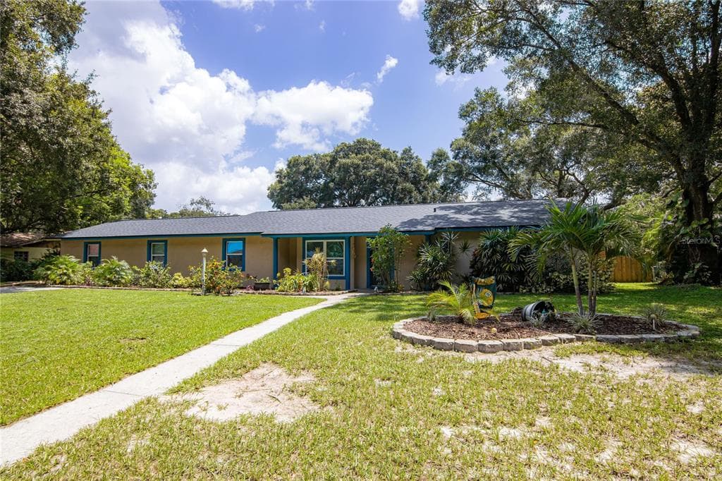 1806 RACHEL COURT VALRICO, FL 33594