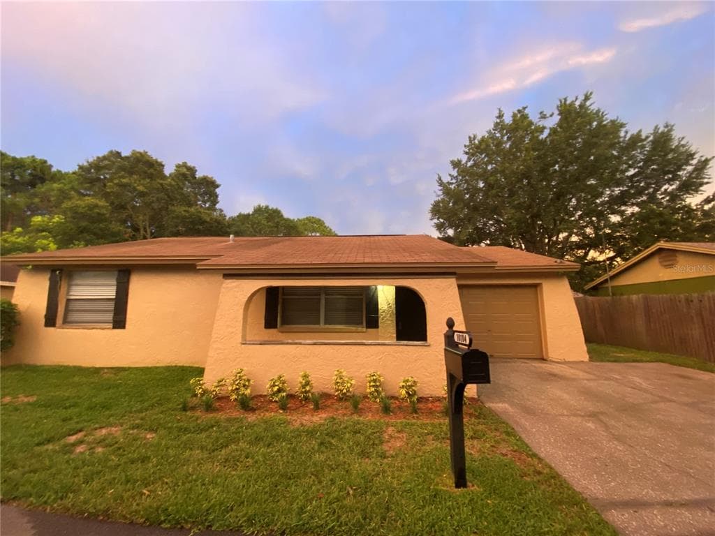 10104 BENBROOK COURT TAMPA, FL 33615