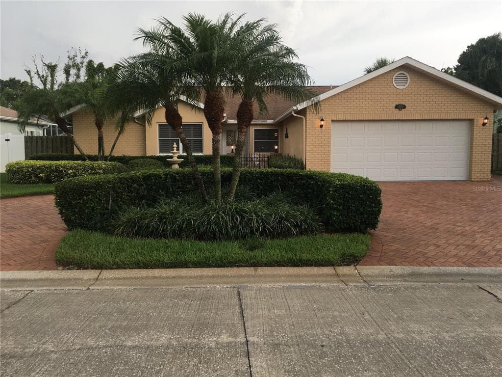 1770 GLEN LAKES BLVD N ST PETERSBURG, FL 33702