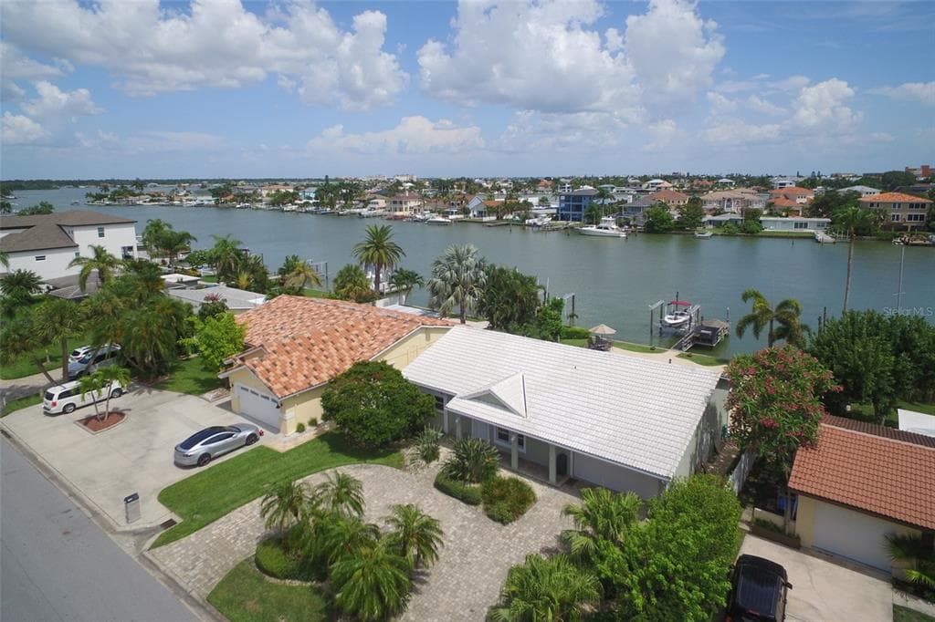 241 173RD AVENUE E NORTH REDINGTON BEACH, FL 33708