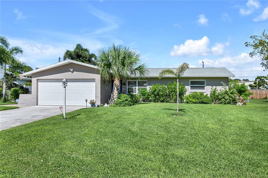 595 LOIS LANE BELLEAIR BLUFFS, FL 33770