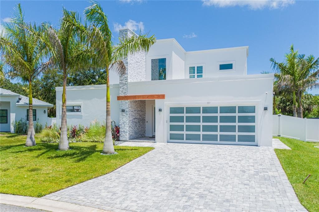 811 30TH COURT E BRADENTON, FL 34208