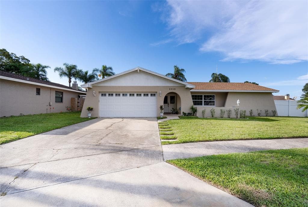 2228 STACY COURT DUNEDIN, FL 34698