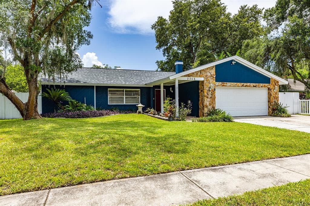 2305 SOUTHERN LITES AVENUE LUTZ, FL 33549