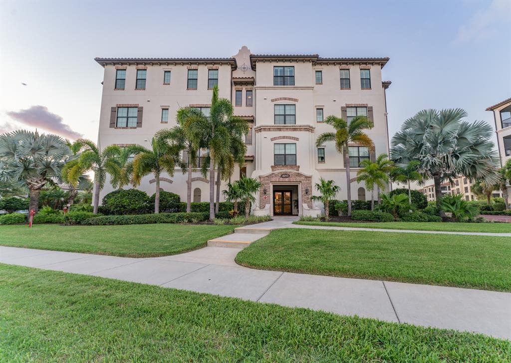 4915 CASPAR WHITNEY PLACE UNIT 201