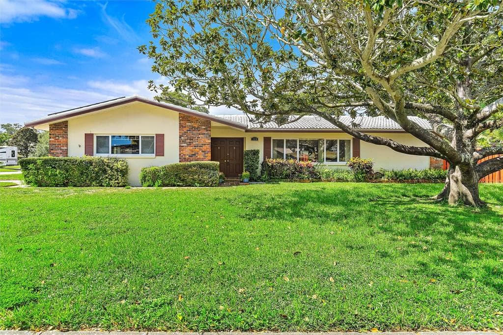1840 OAK LAKE DRIVE CLEARWATER, FL 33764
