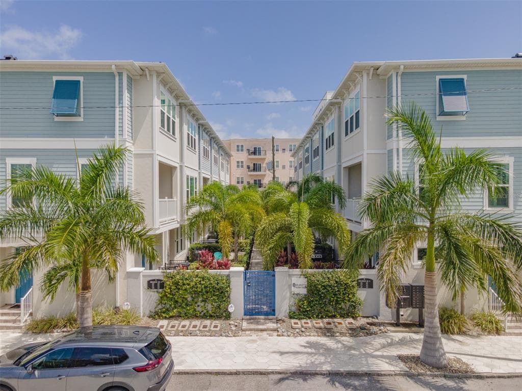 823 BURLINGTON AVENUE N ST PETERSBURG, FL 33701