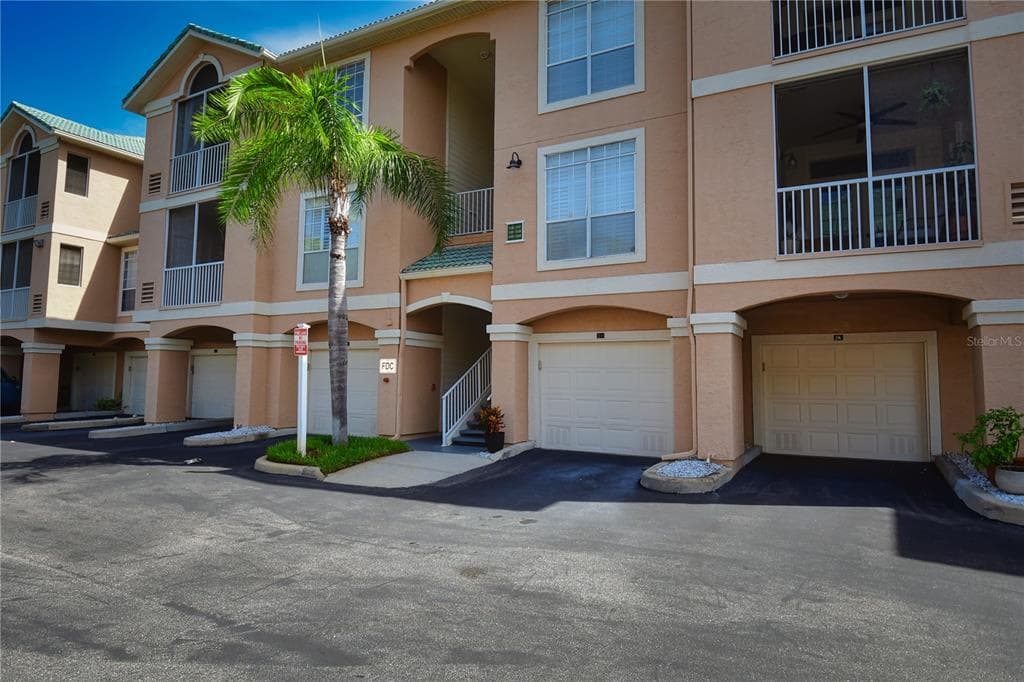 5106 BAY CLUB CIRCLE TAMPA, FL 33607