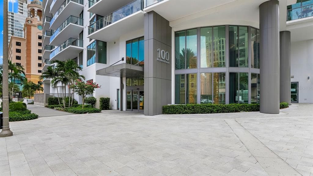 100 1ST AVENUE N UNIT 2802 ST PETERSBURG, FL 33701