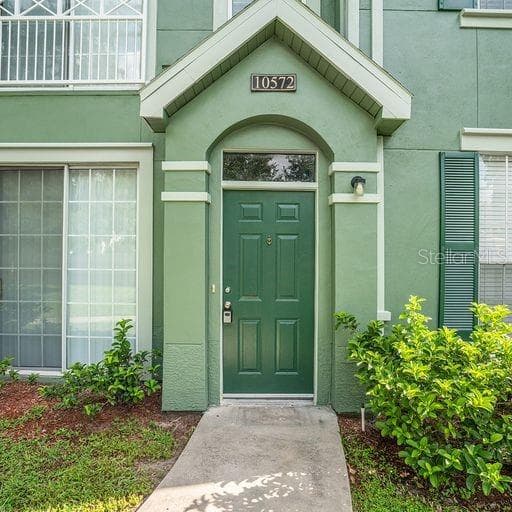 10572 WINDSOR LAKE CT UNIT 10572 TAMPA, FL 33626
