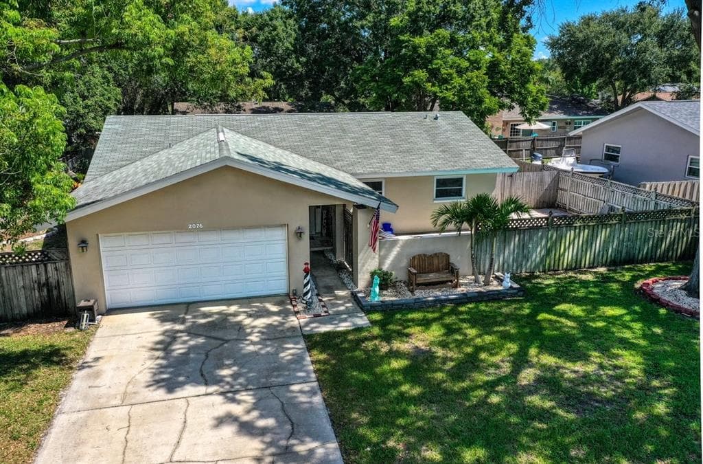 2076 SOUTHPOINTE DRIVE DUNEDIN, FL 34698