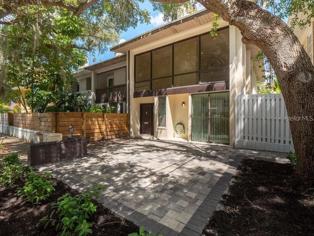 2455 W PALM DRIVE TAMPA, FL 33629