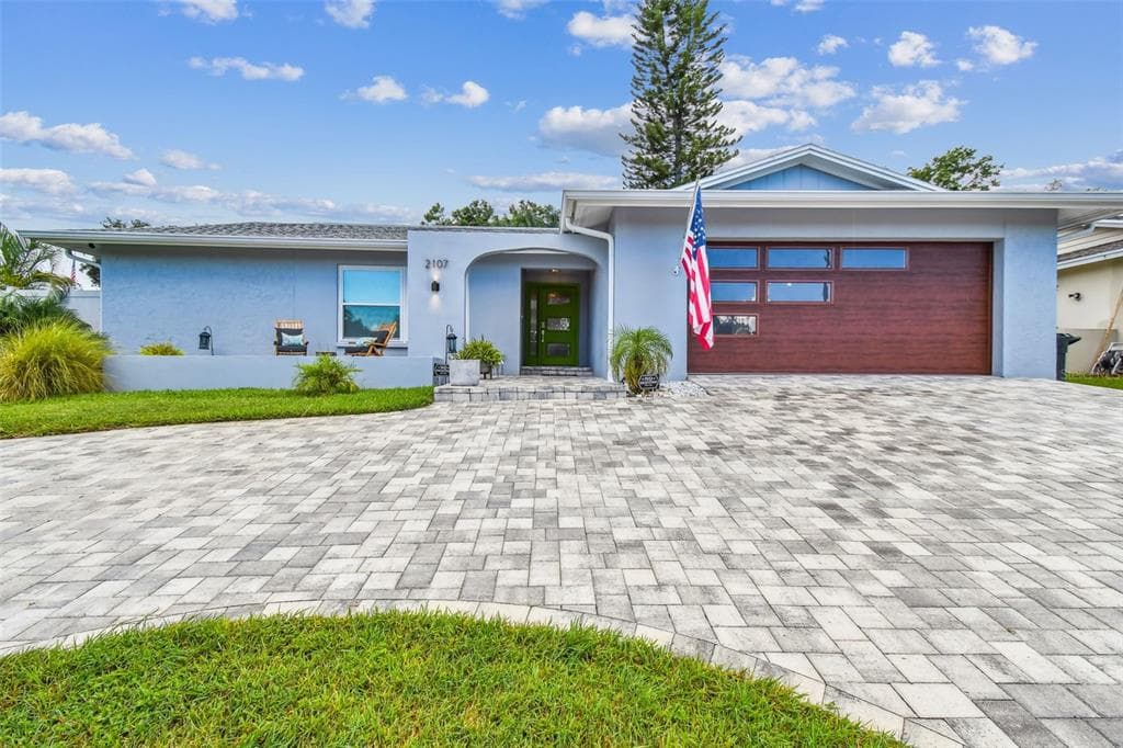 2107 SWAN LANE SAFETY HARBOR, FL 34695