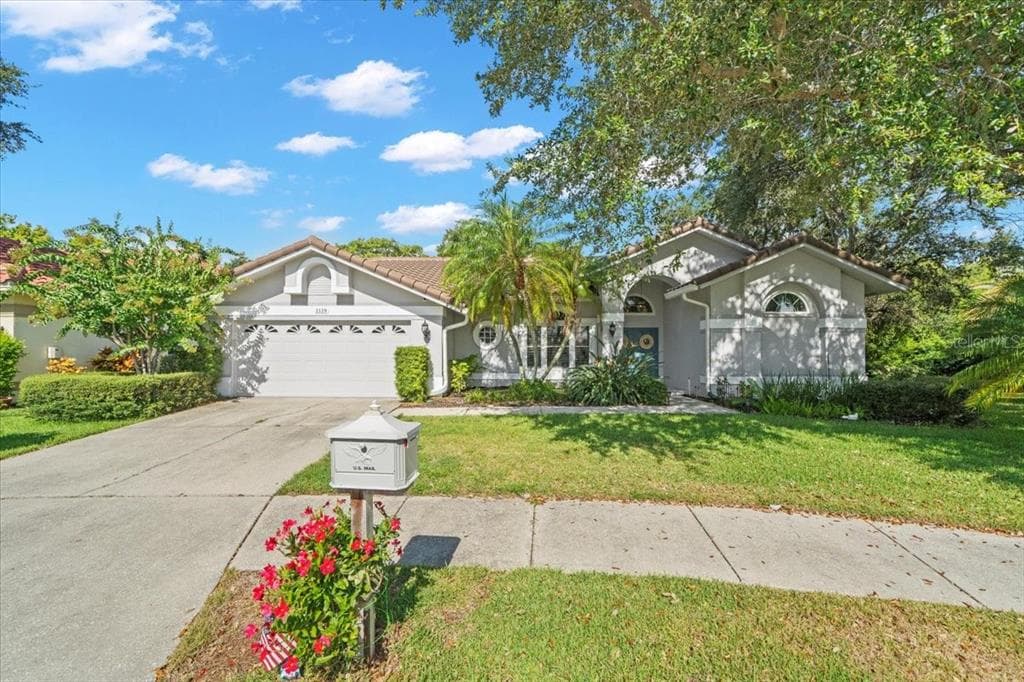 1119 HOUNDS RUN SAFETY HARBOR, FL 34695