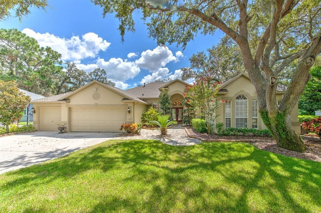5704 EAGLEPOINT PLACE LITHIA, FL 33547