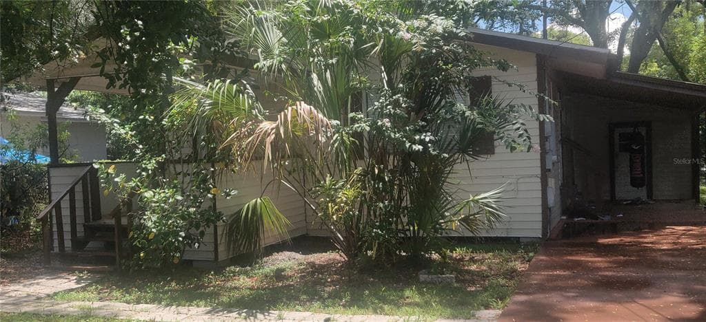 2105 E ELLICOTT STREET TAMPA, FL 33610