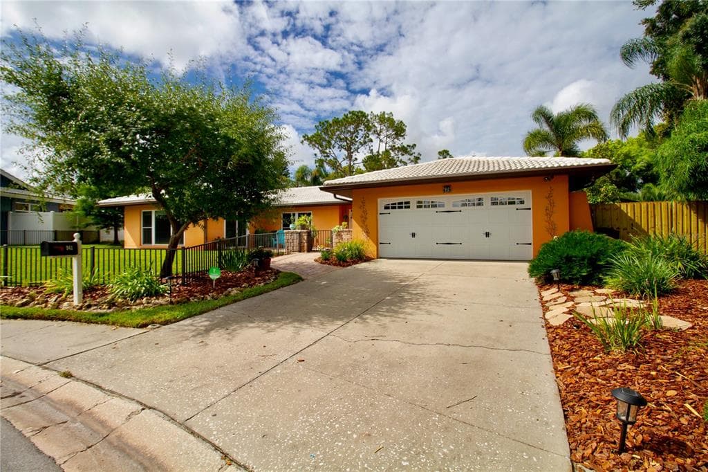 941 MCLEAN STREET DUNEDIN, FL 34698