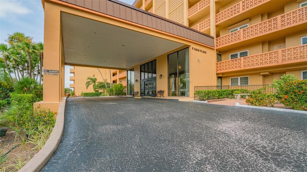 9 HAIG PLACE UNIT 812 DUNEDIN, FL 34698
