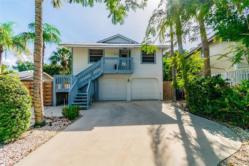 215 ISLAND CIRCLE SARASOTA, FL 34242