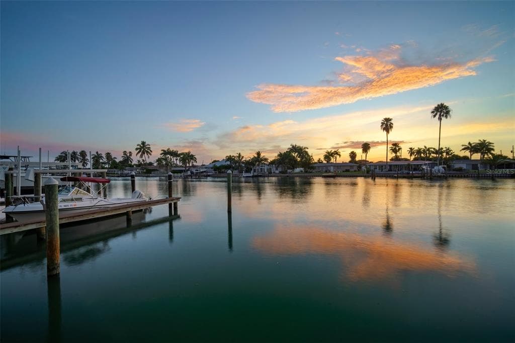 12405 3RD STREET E UNIT 105 TREASURE ISLAND, FL 33706