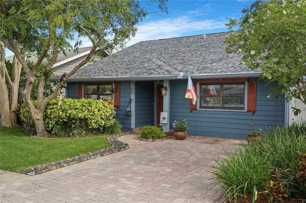 2763 WHISPERING DRIVE N LARGO, FL 33771