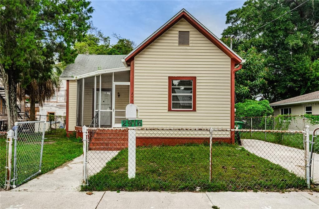 2916 N 10TH STREET