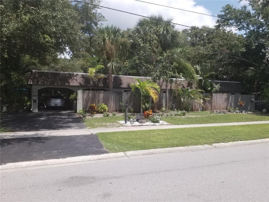 1552 GREENLEA DRIVE