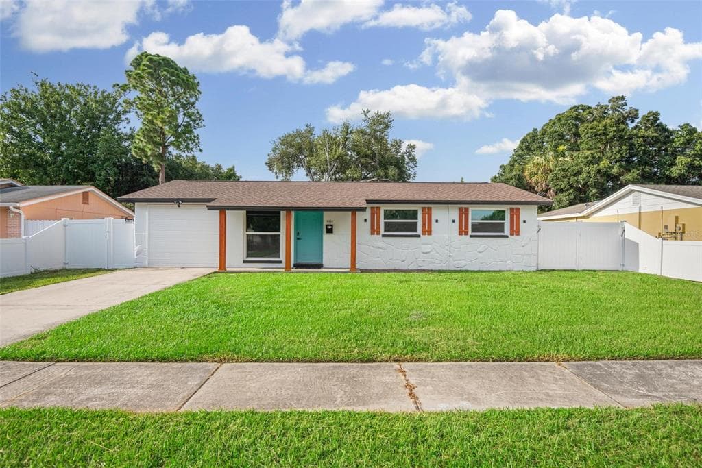 8511 WOODLAKE DRIVE