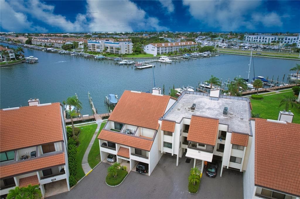 128 1ST STREET E UNIT 203 TIERRA VERDE, FL 33715
