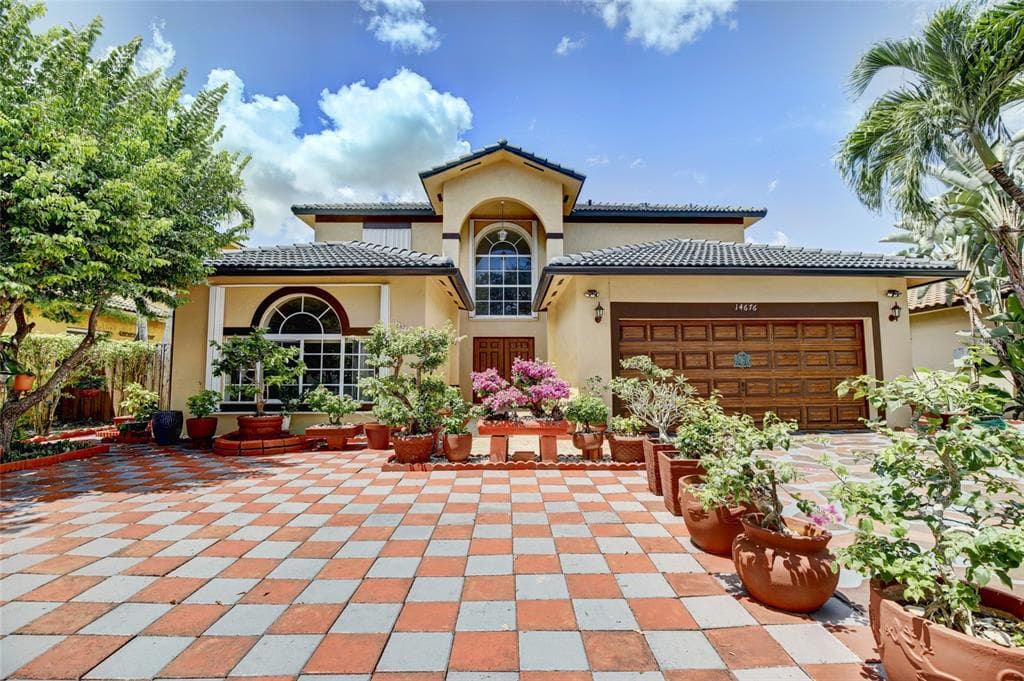 14676 SW 161 PL MIAMI, FL 33196