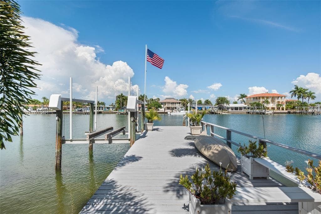 11285 6TH STREET E TREASURE ISLAND, FL 33706