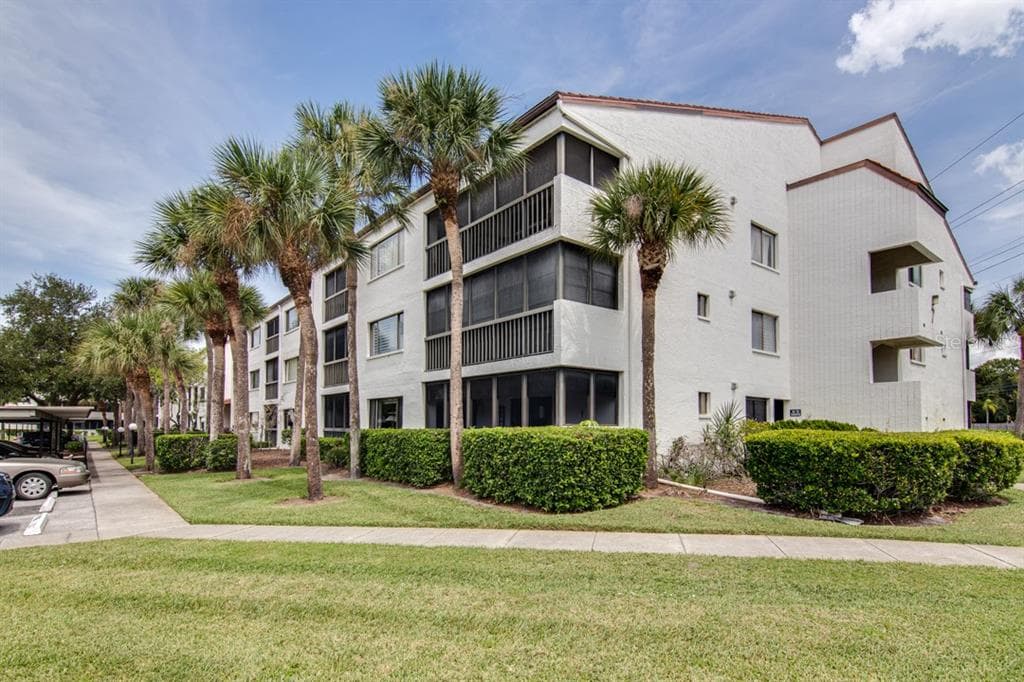 2593 COUNTRYSIDE BOULEVARD UNIT 7204 CLEARWATER, FL 33761