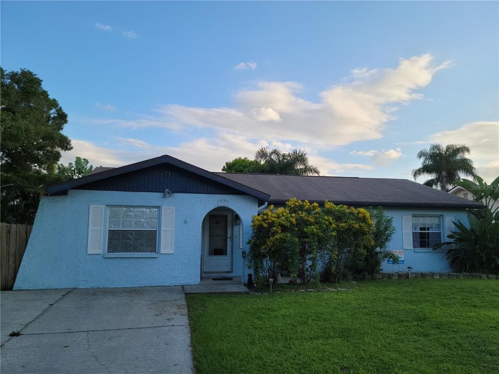 8024 CANDLEWOODE DRIVE LARGO, FL 33773
