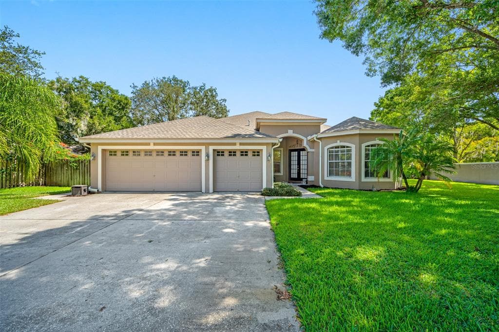 643 EQUINE DRIVE TARPON SPRINGS, FL 34688