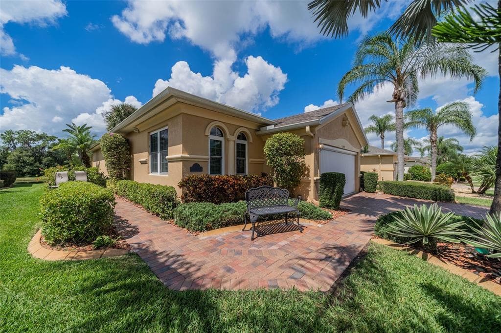 1928 STERLING GLEN COURT