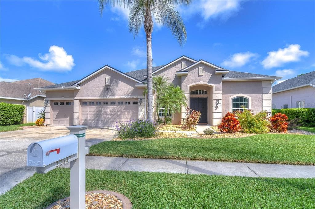 22647 EAGLES WATCH DRIVE LAND O LAKES, FL 34639