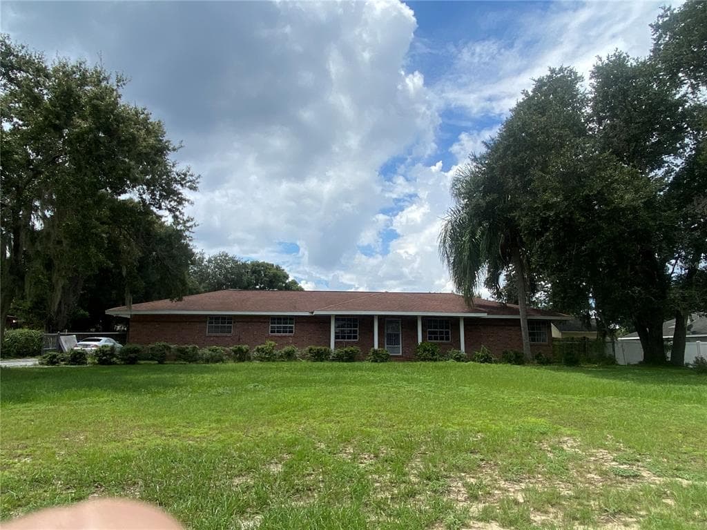 2216 . E LITHIA PINECREST RD. VALRICO, FL 33596