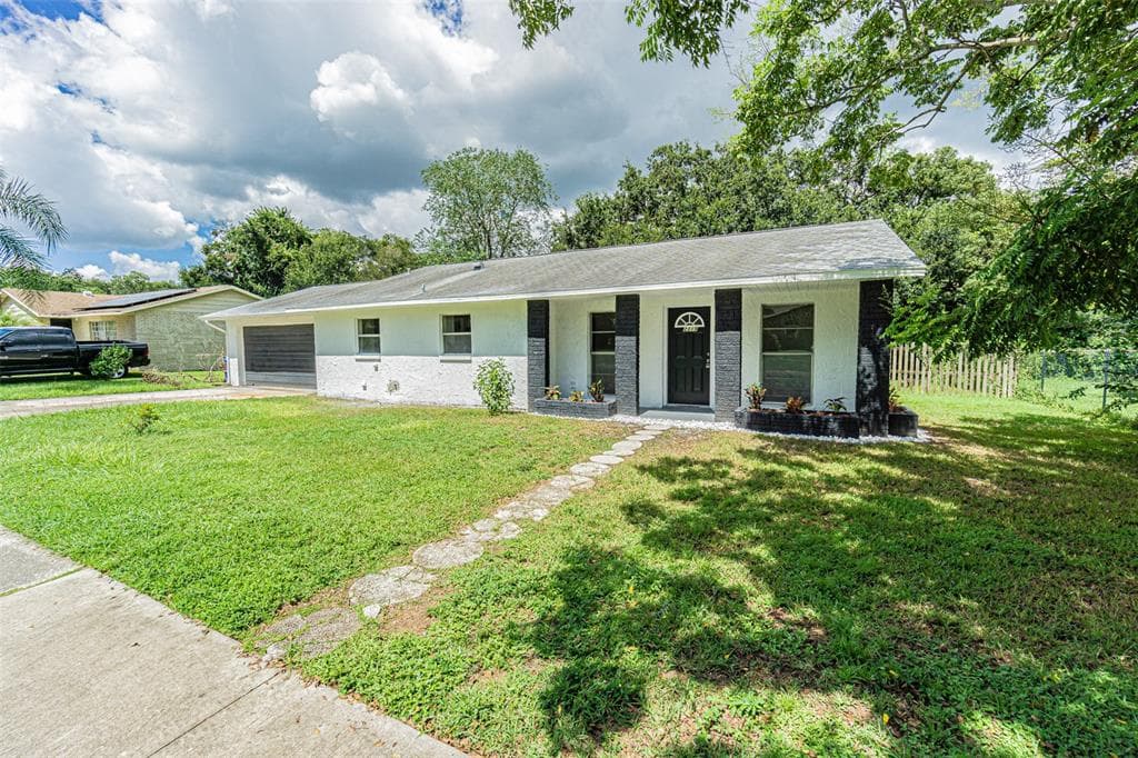 2319 MERRILY CIRCLE N SEFFNER, FL 33584