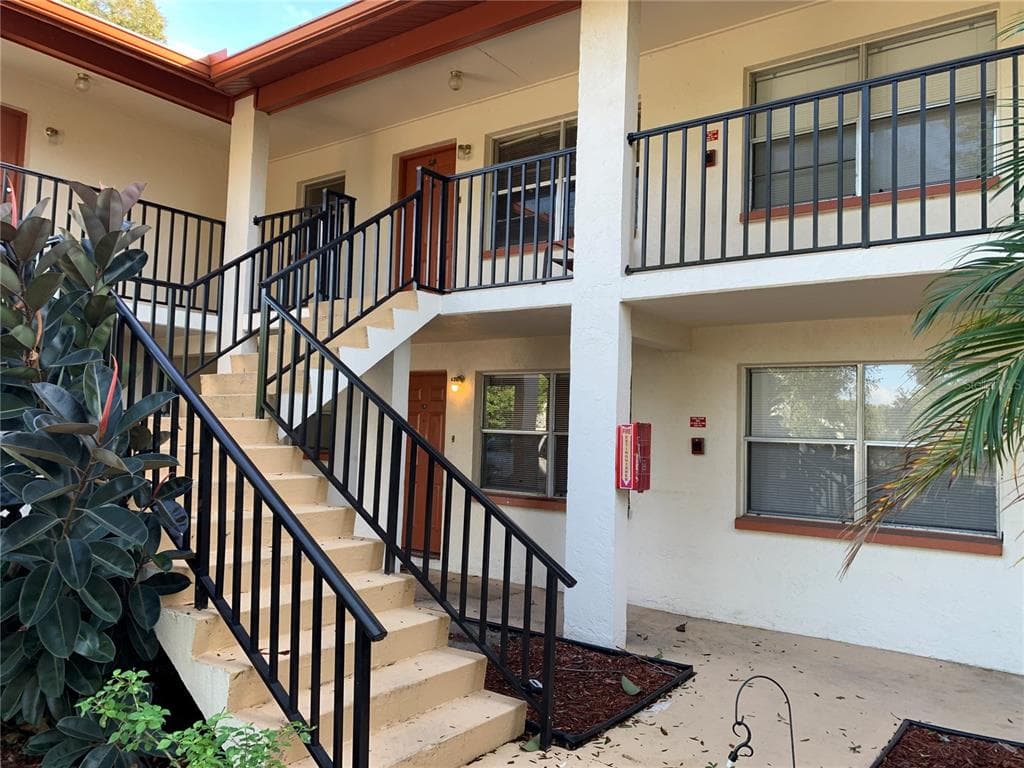 1767 LEO LANE S UNIT 201 CLEARWATER, FL 33755