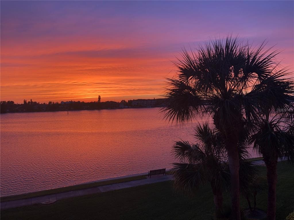8000 SAILBOAT KEY BOULEVARD S UNIT 201