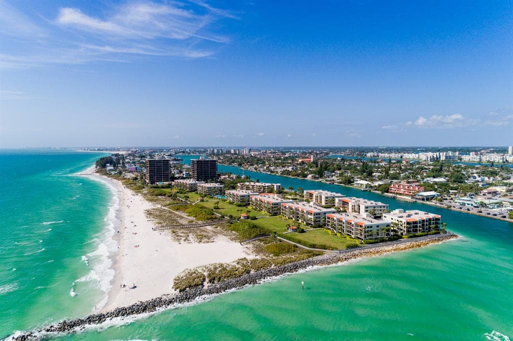 7467 BAYSHORE DRIVE UNIT 403 TREASURE ISLAND, FL 33706