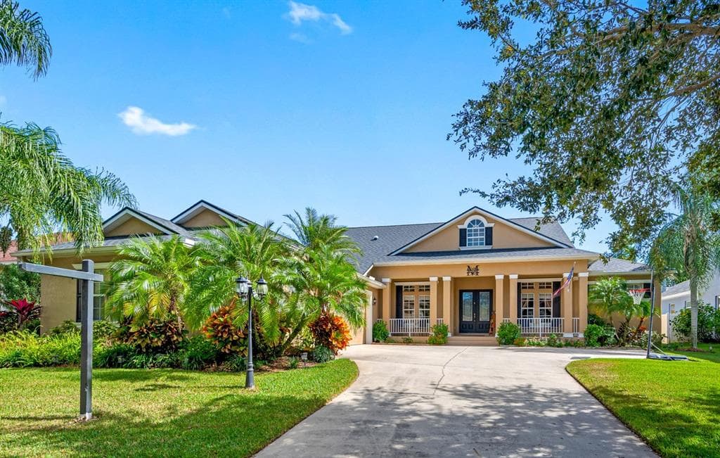 1107 CARRIAGE PARK DRIVE VALRICO, FL 33594