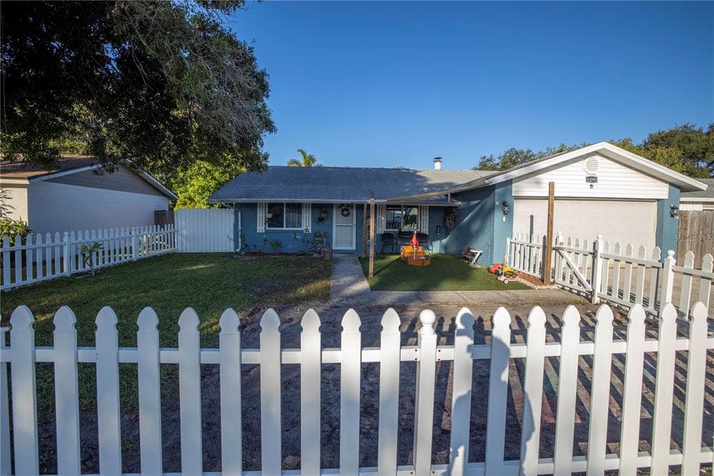 12392 CUMBERLAND DRIVE LARGO, FL 33773