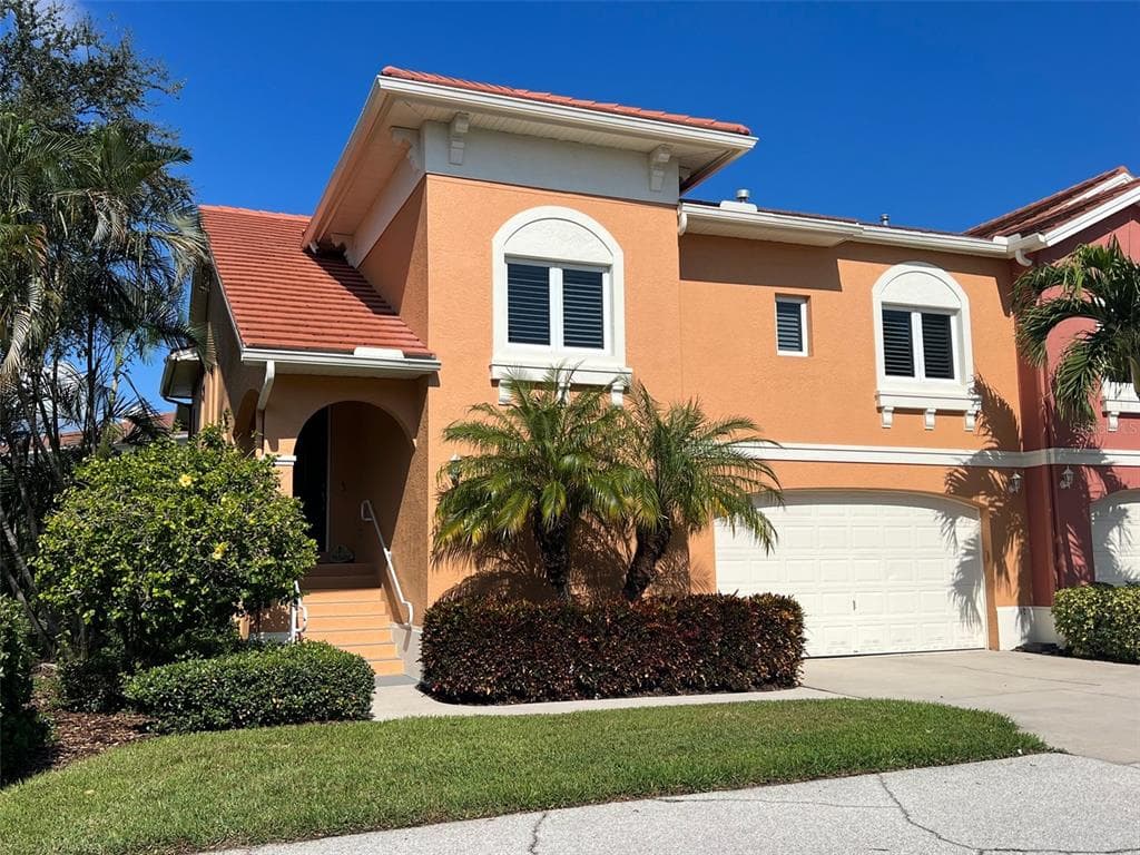 8 LINCOLN AVENUE S ST PETERSBURG, FL 33711