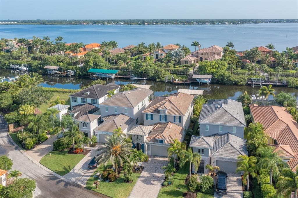 4005 5TH AVENUE NE BRADENTON, FL 34208