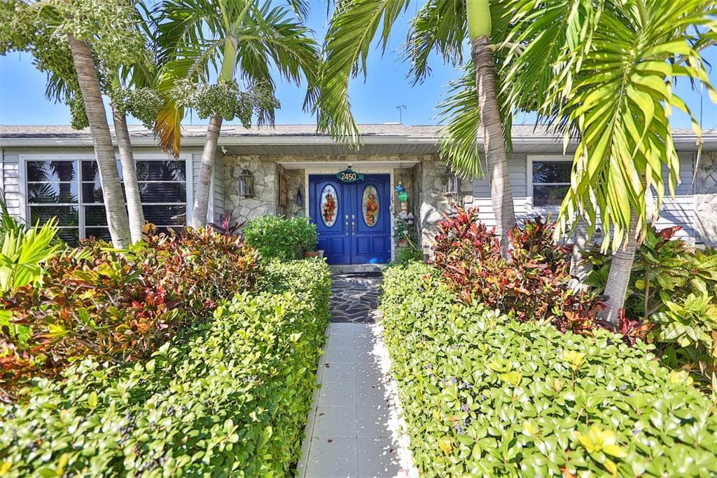 2450 BAYSHORE DRIVE BELLEAIR BEACH, FL 33786
