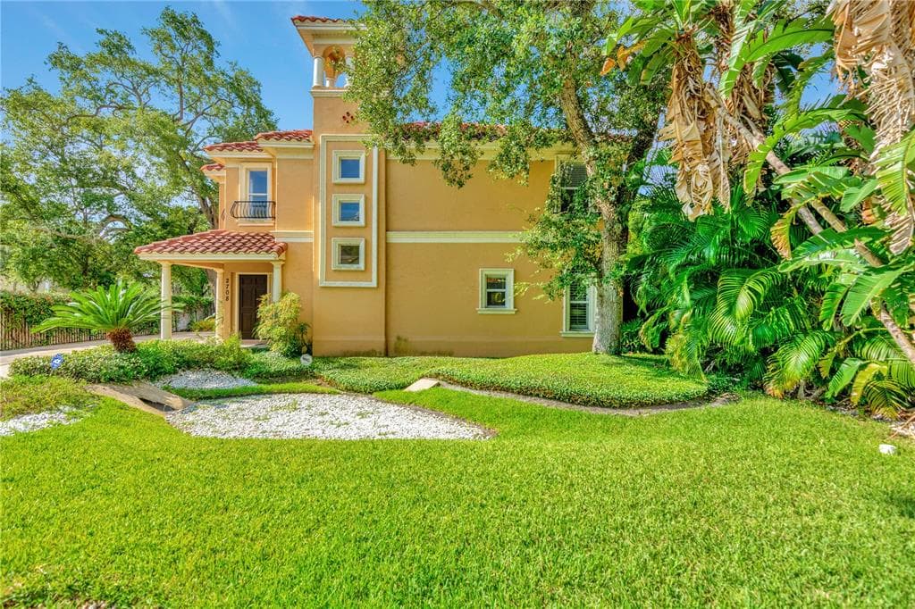 2708 W PRICE AVENUE TAMPA, FL 33611